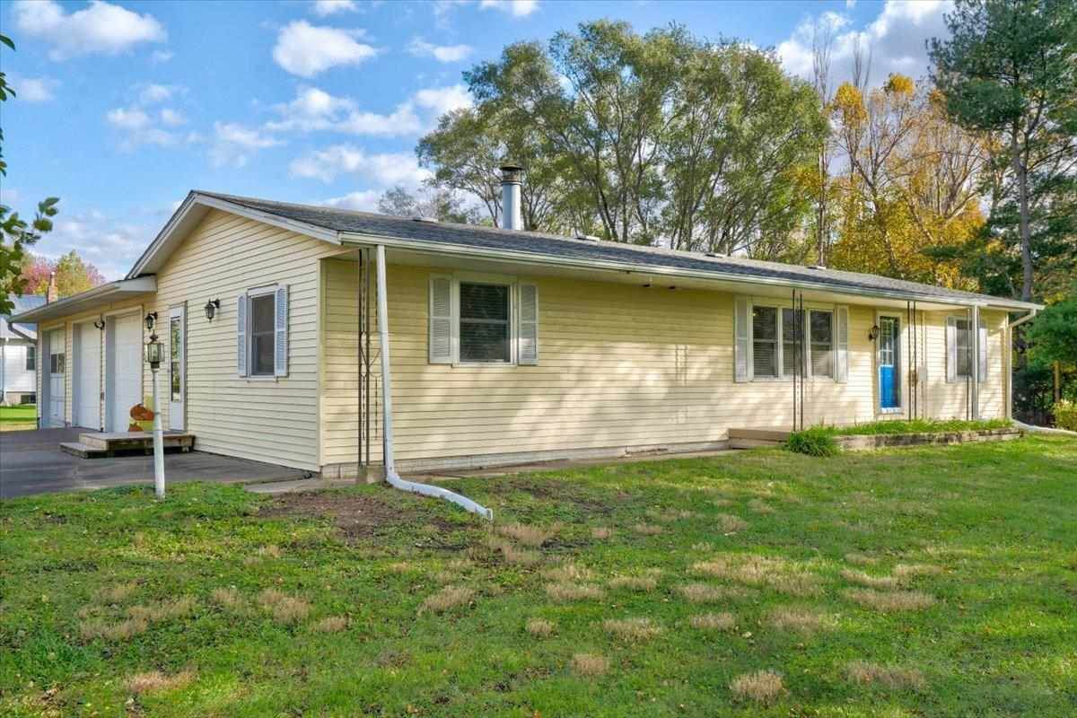 4203 Anderson Ave Se - Photo 1
