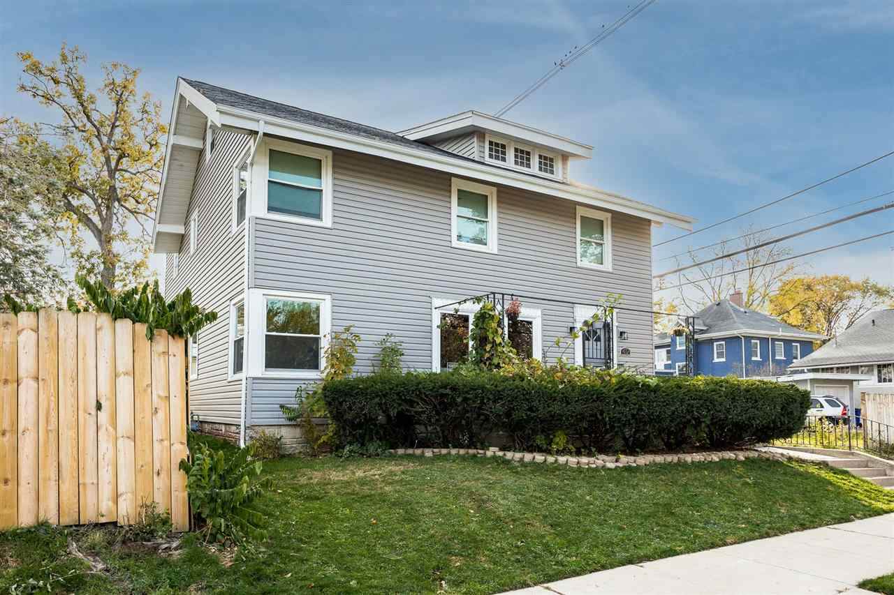 412 19th St Se - Photo 1