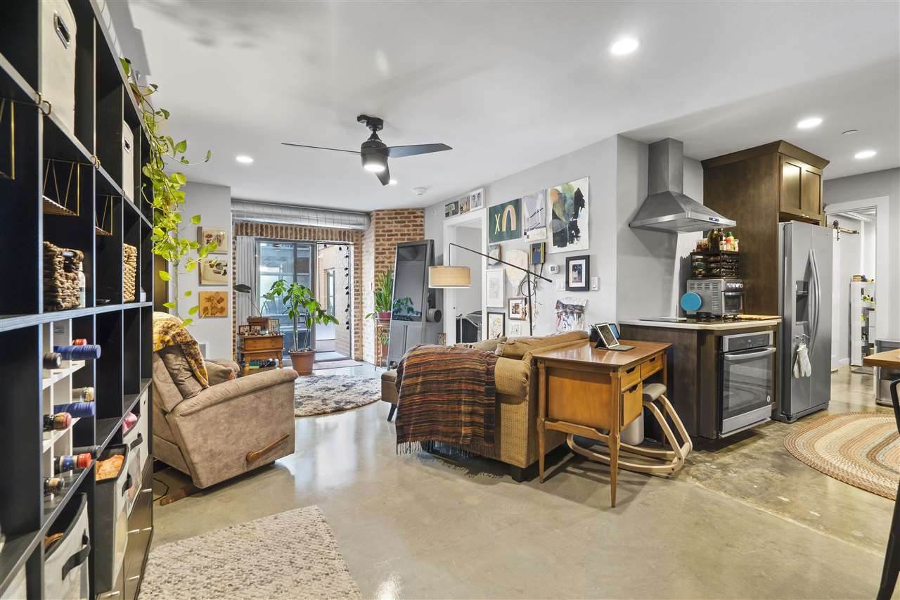 332 Linn St - Photo 1