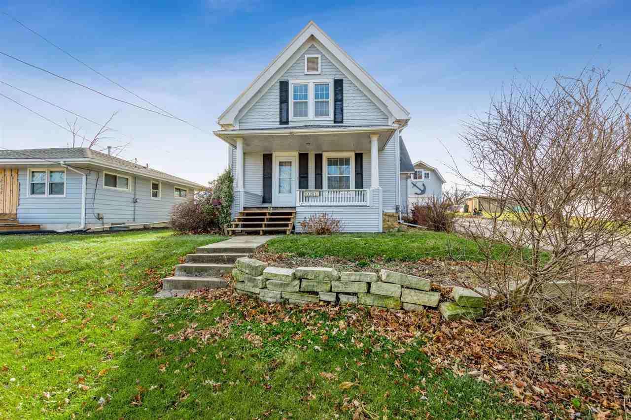 1251 32nd Street Ne - Photo 1