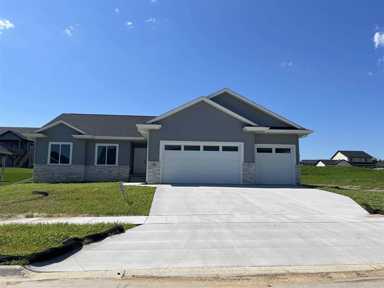 1185 Salm Dr - Photo 1