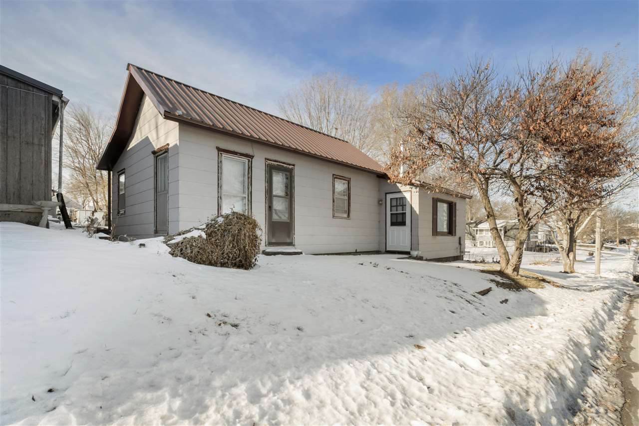 605 6th Ave - Photo 1