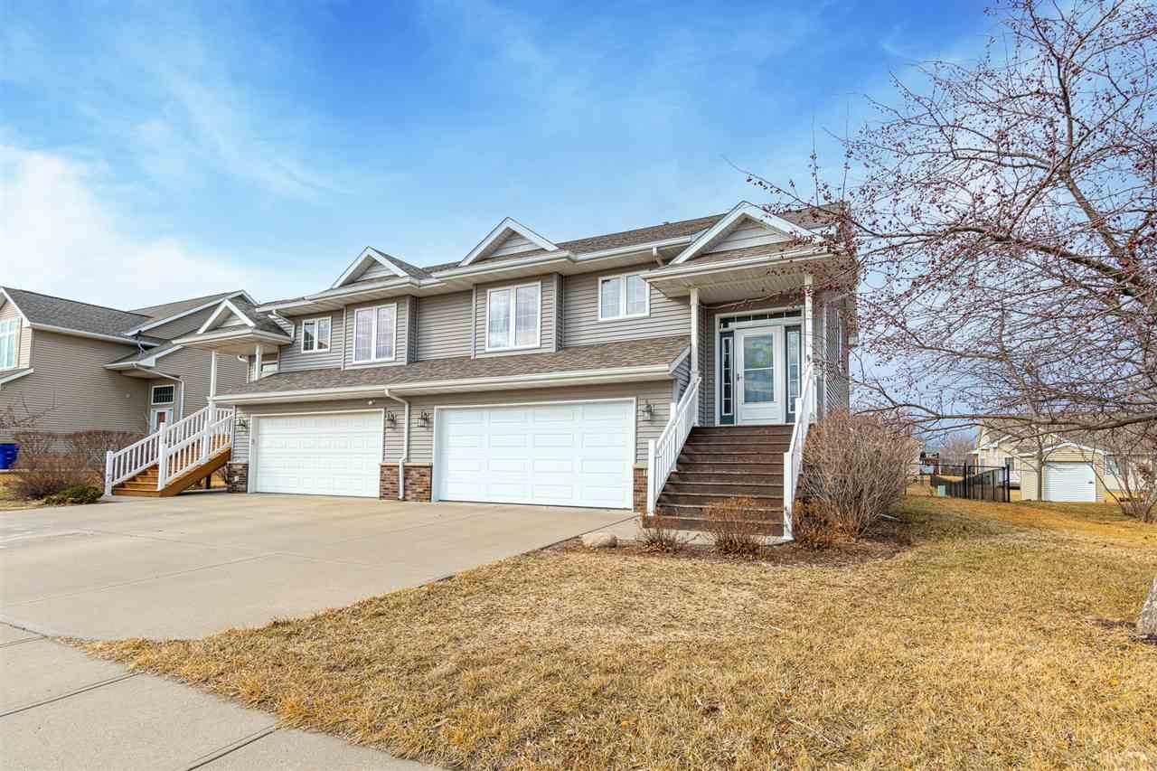1020 Maple St - Photo 1