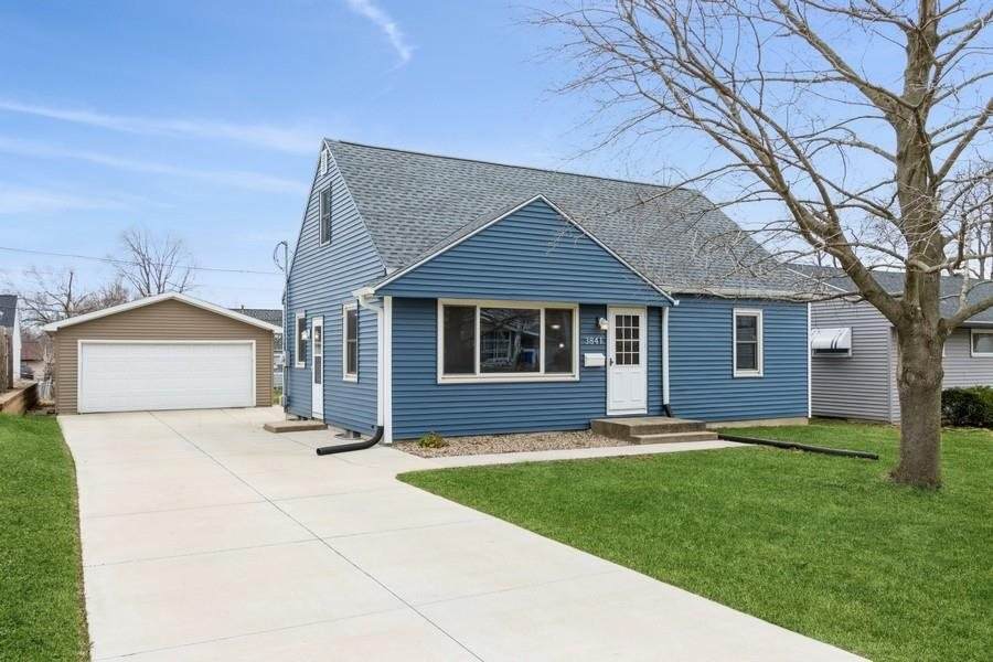 3841 Vine Avenue Se - Photo 1