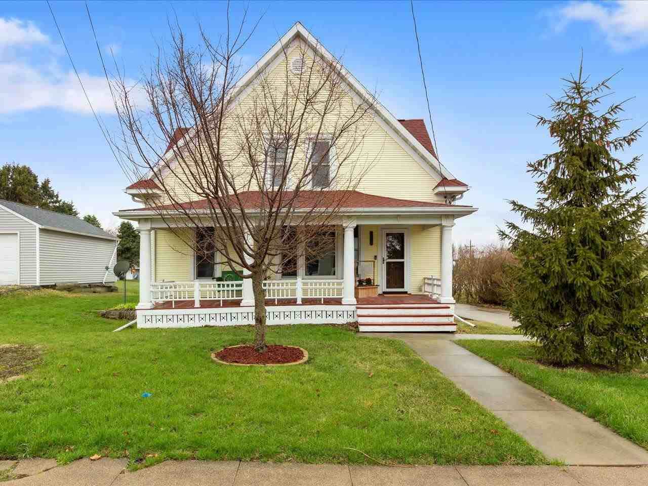 403 Washington St - Photo 1
