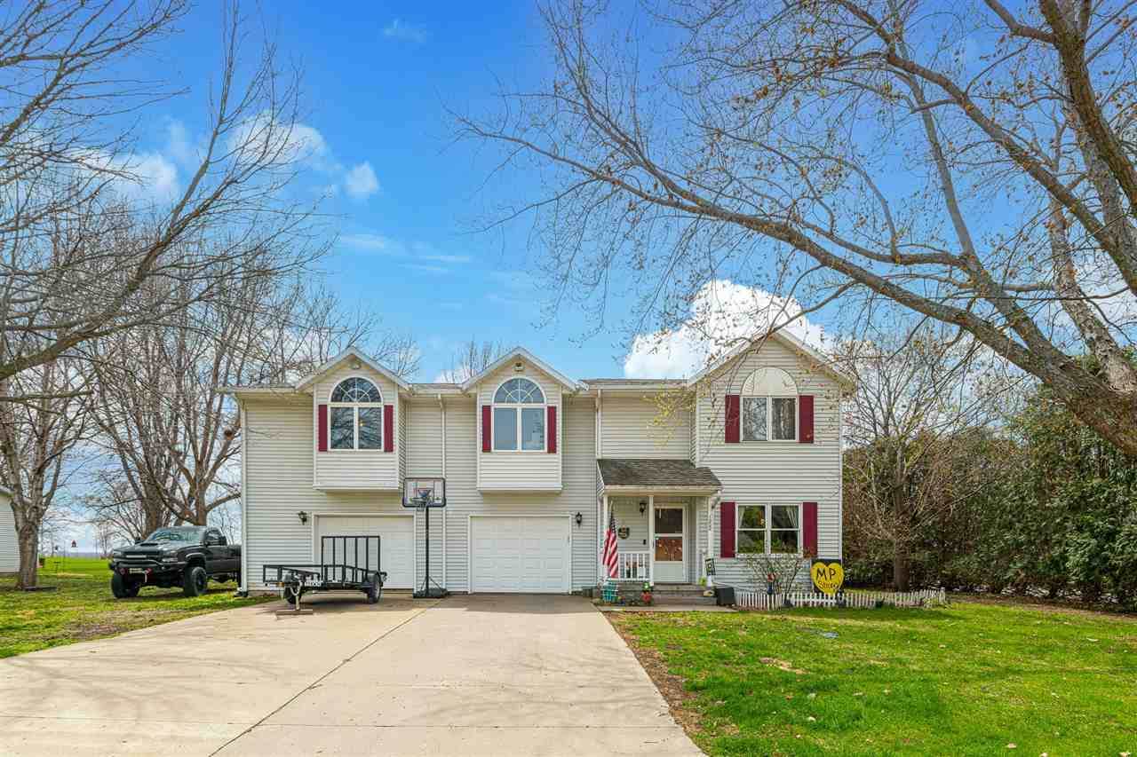 1202 F Ave - Photo 1