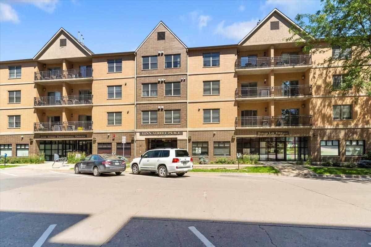 332 S Linn - Photo 1