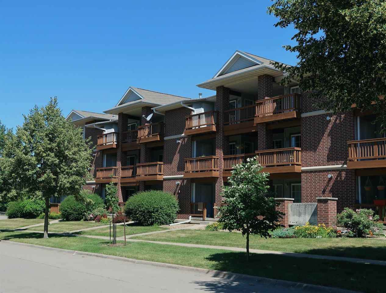 506 Westside Dr - Photo 1
