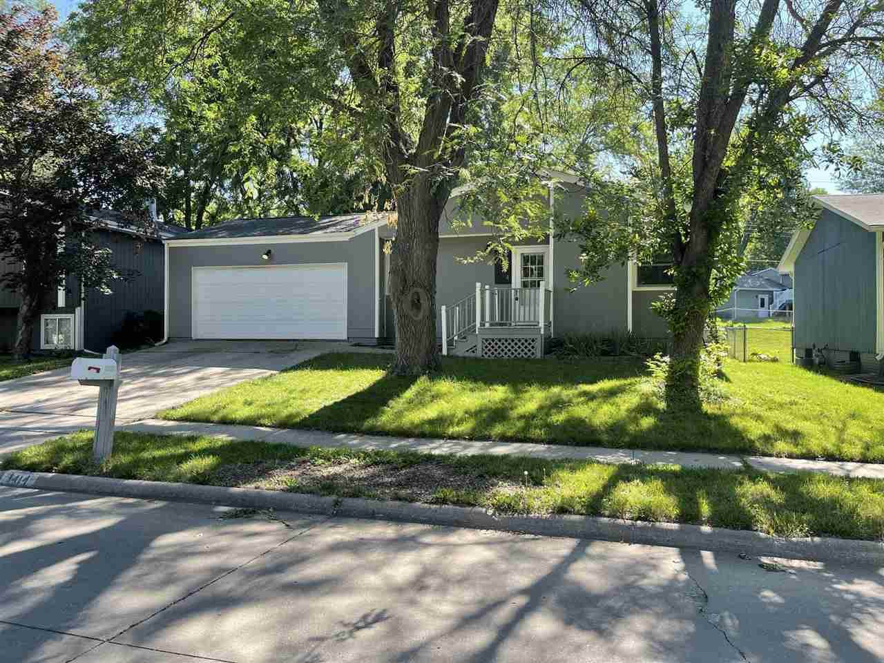 1414 Esther St - Photo 1