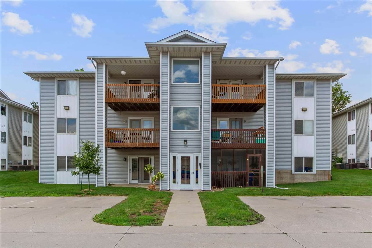 560 Augusta Cir - Photo 1
