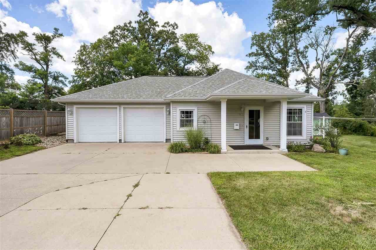 322 28th Street Dr Se - Photo 1