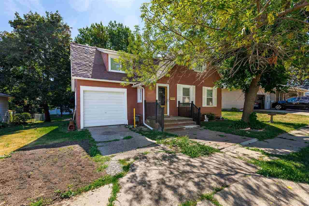 914 2Nd Ave - Photo 1