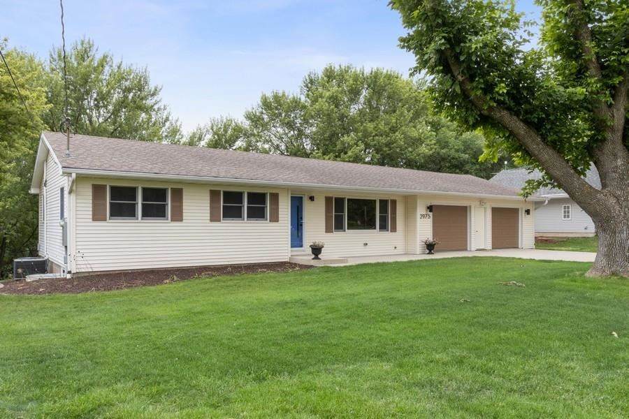 2975 Dubuque St Ne - Photo 1