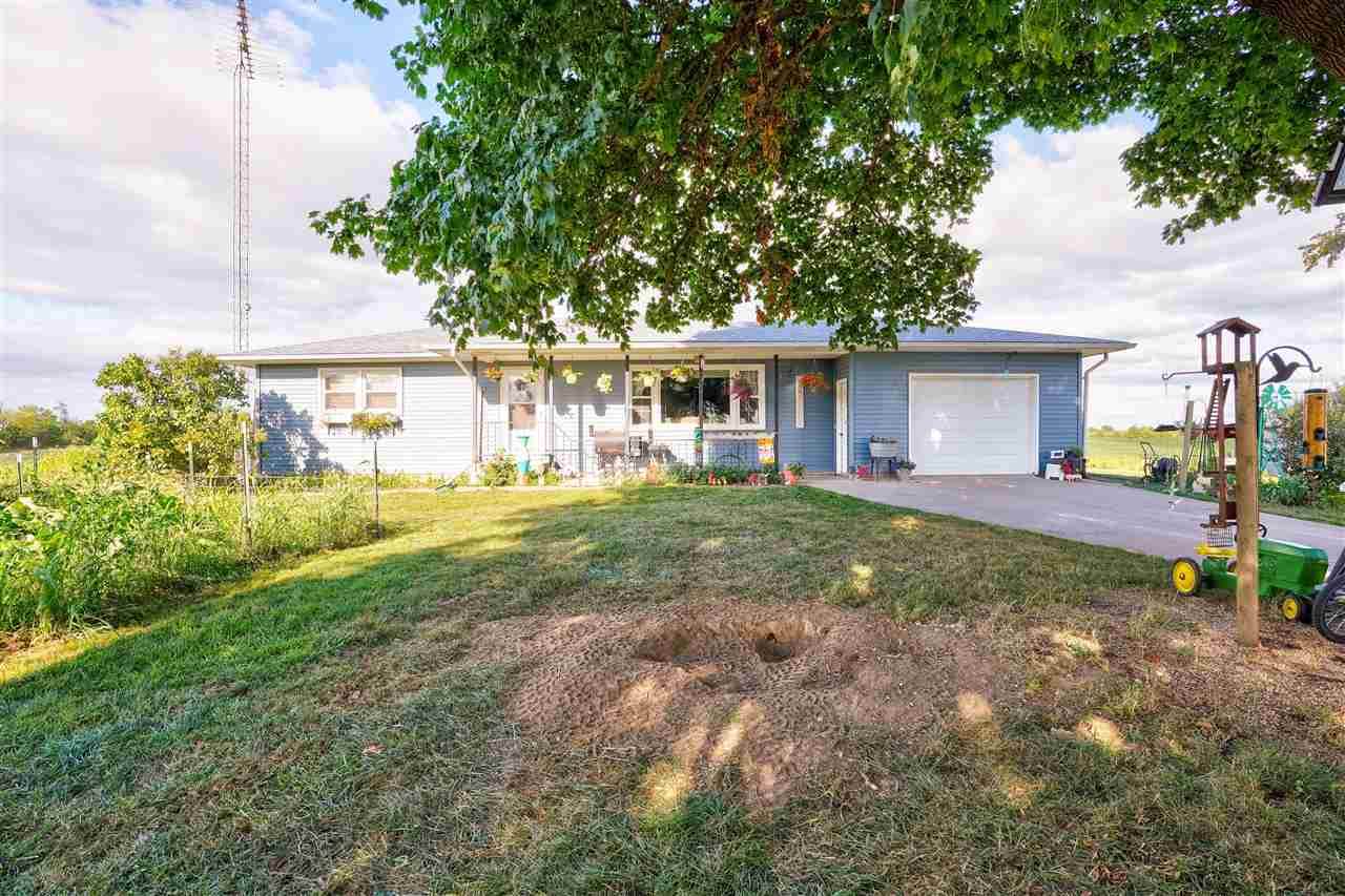 3060 Larch Ave - Photo 1