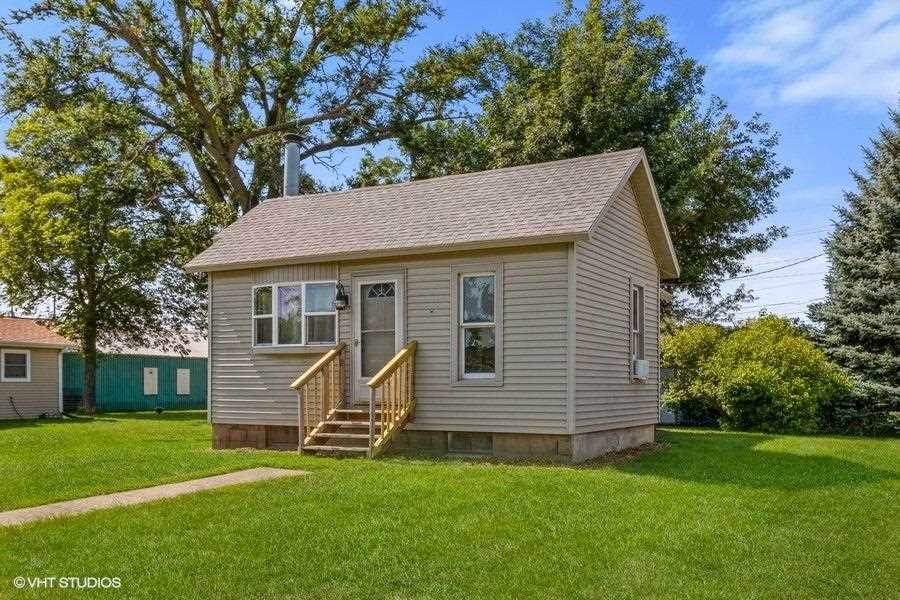 635 7th Ave - Photo 1
