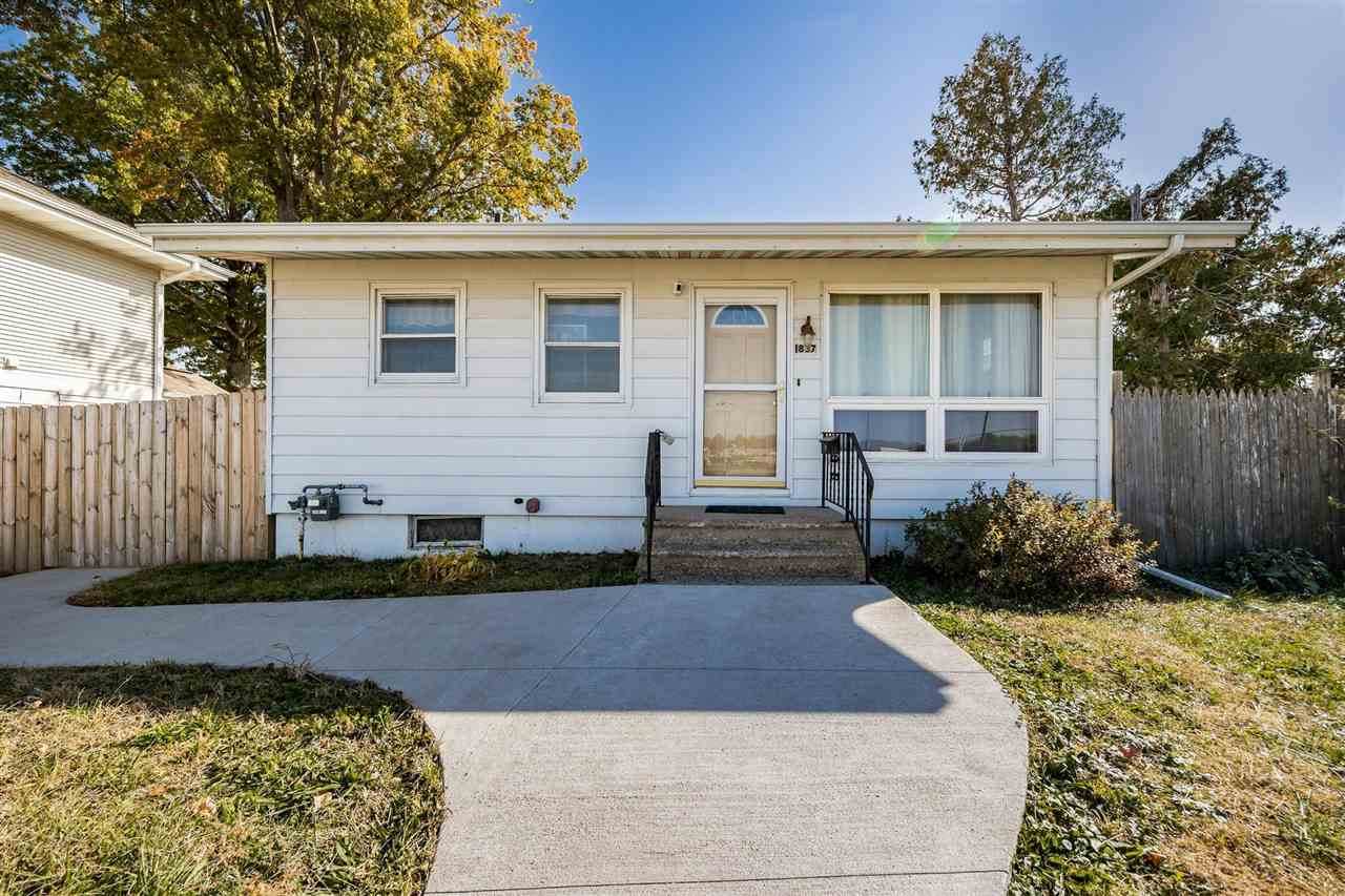 1837 E Ave Ne - Photo 1