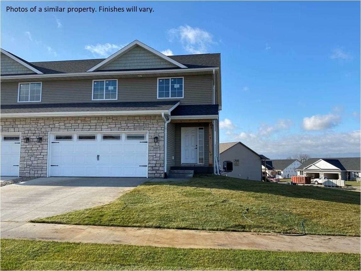 702 Hillside Dr - Photo 1