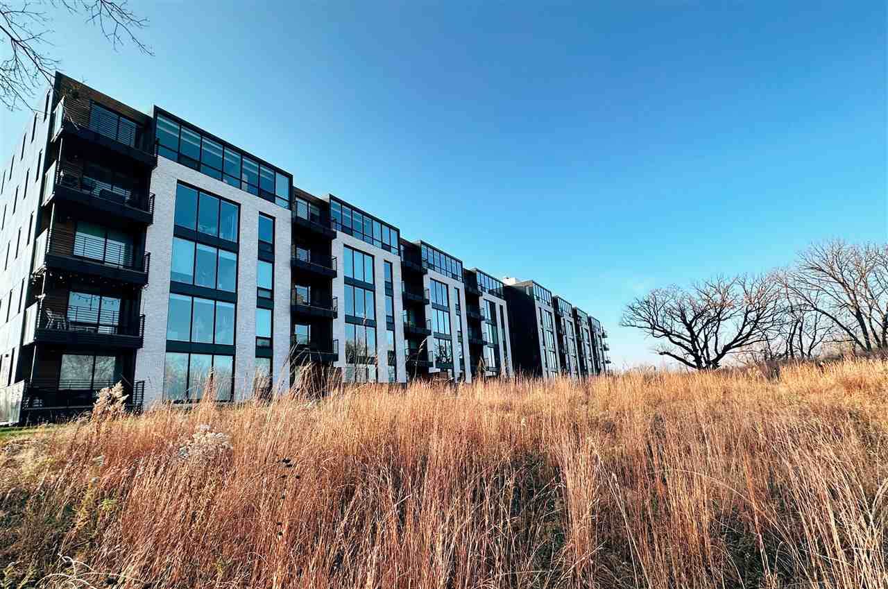 1 University Way - Photo 1
