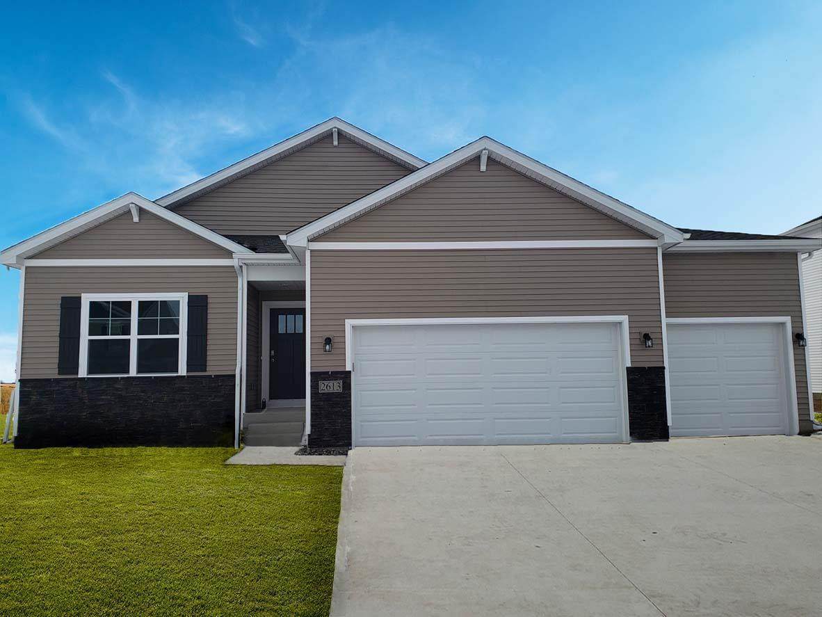 201 Sumac Dr - Photo 1
