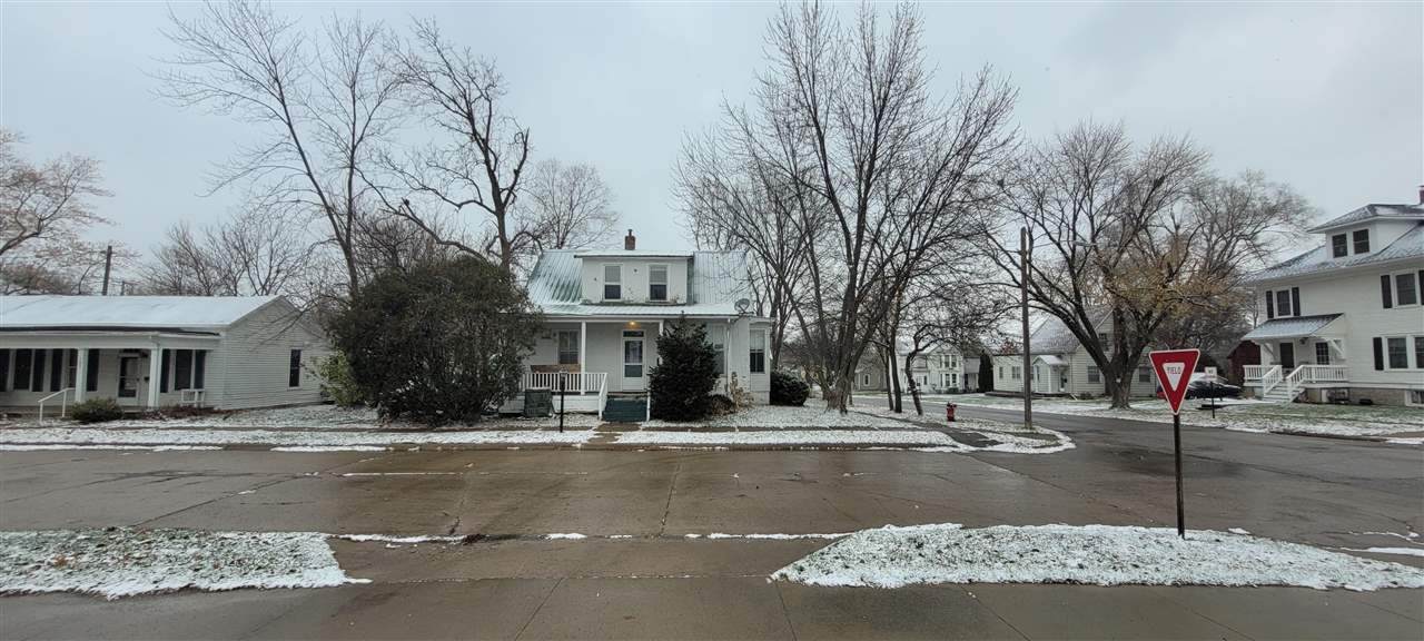 107 Hempstead Ave - Photo 1