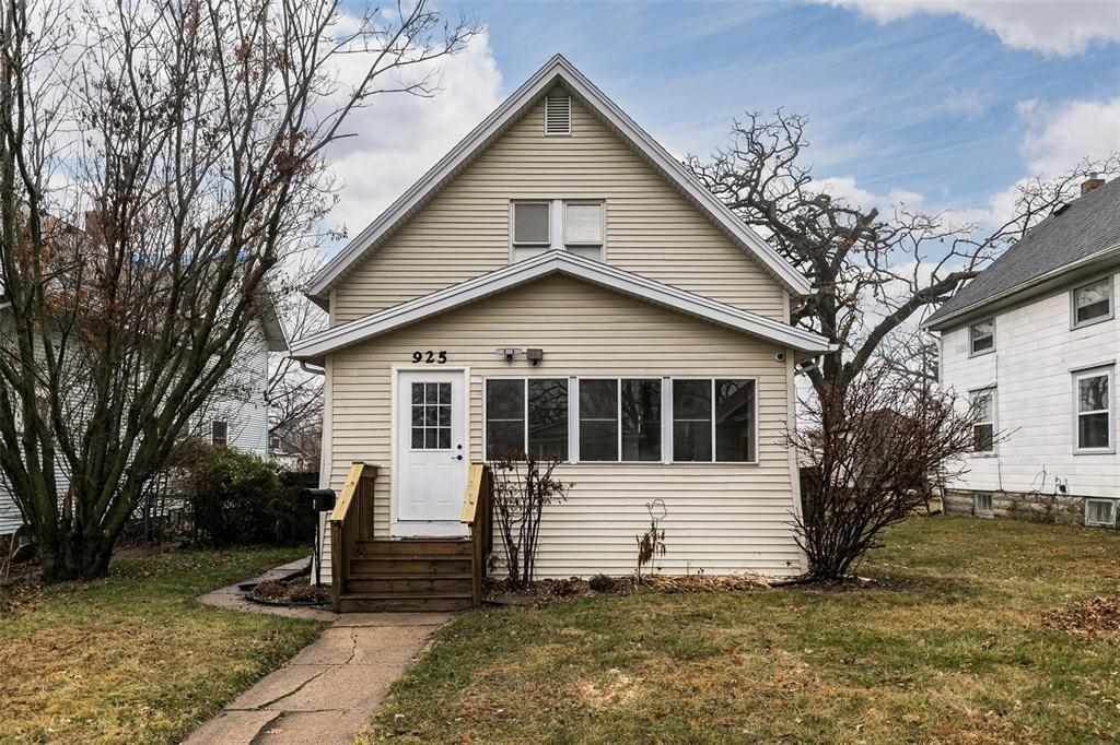 925 Daniels St Ne - Photo 1