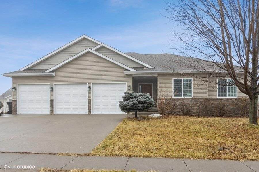 2045 Glen Oaks Ridge - Photo 1