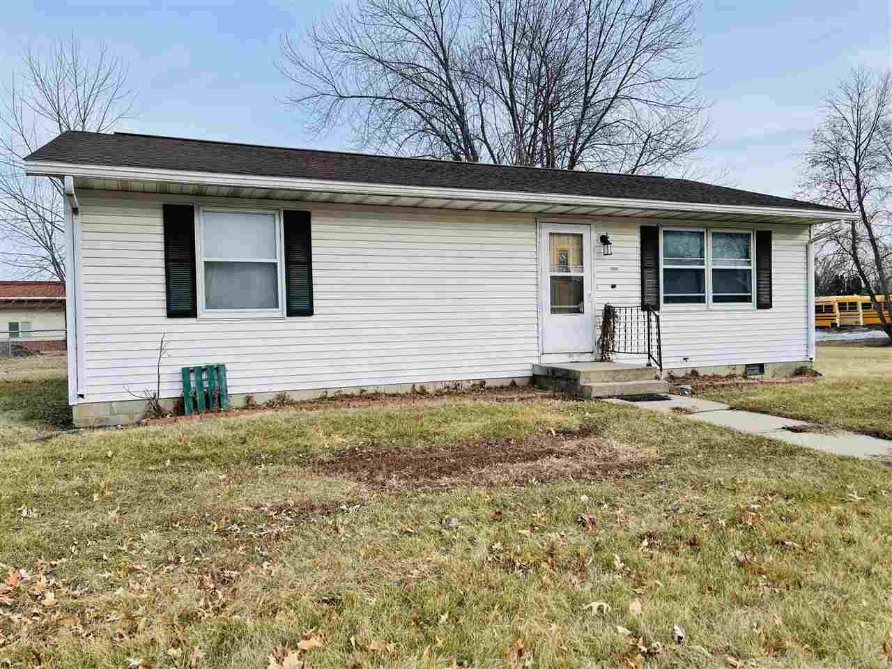 1394 Court Avenue - Photo 1