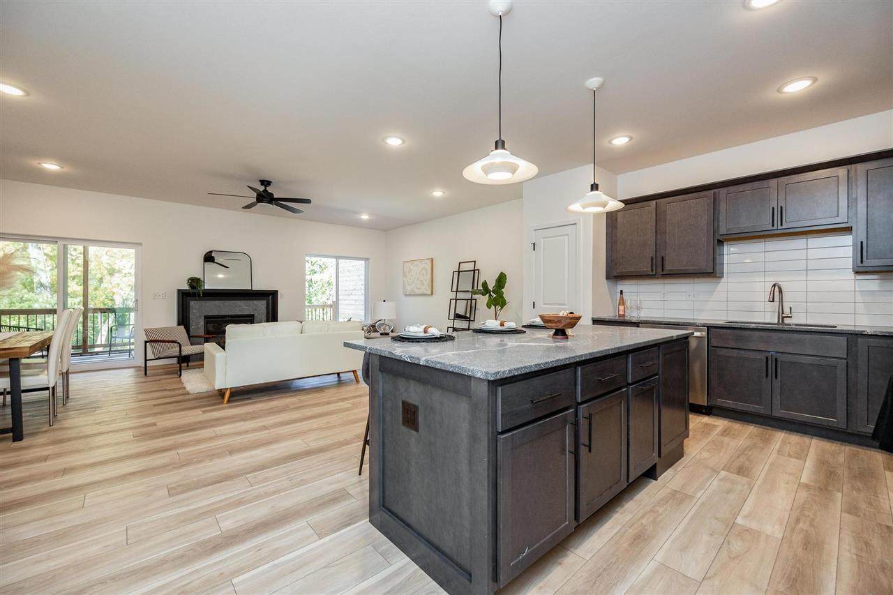 472 Cherry Ave - Photo 1