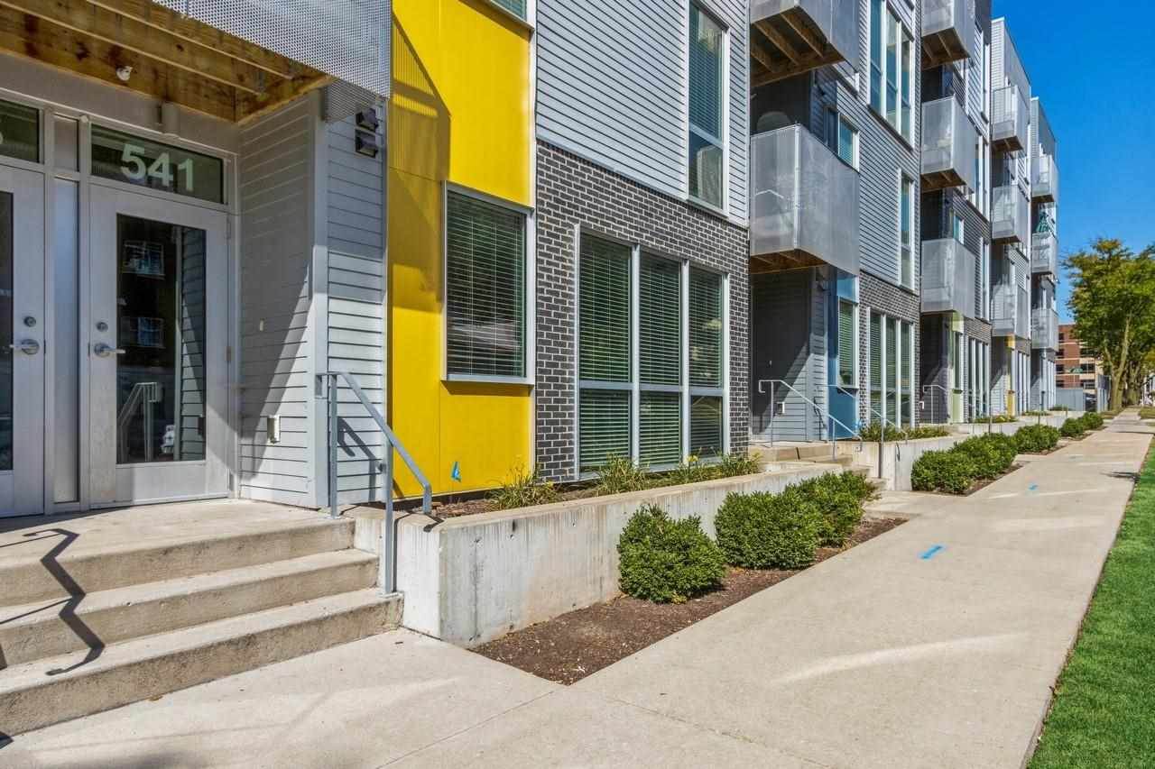 565 Dubuque St - Photo 1