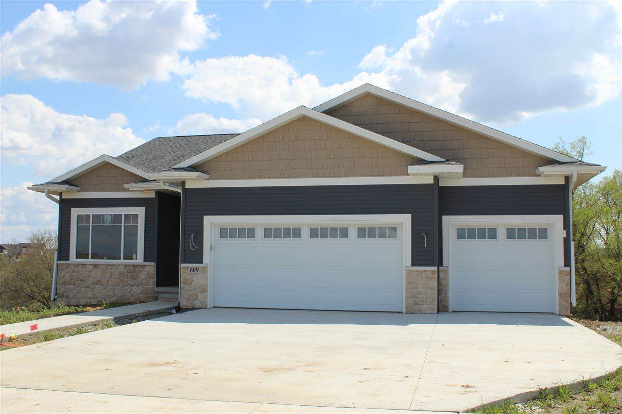 609 Leslie Ln - Photo 1