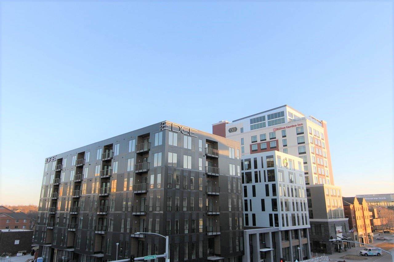 300 Clinton St - Photo 1