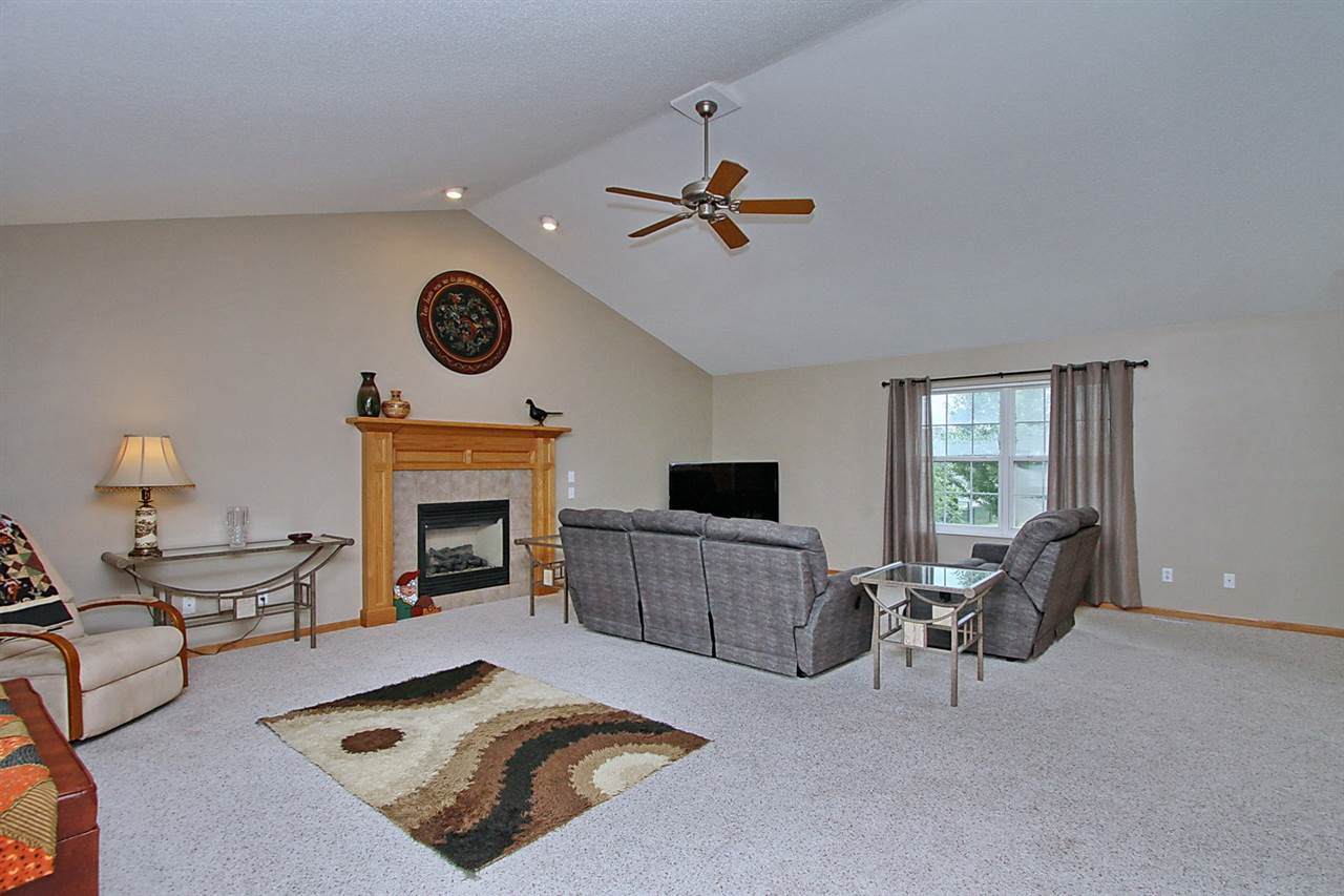 1365 Deerfield Dr - Photo 1