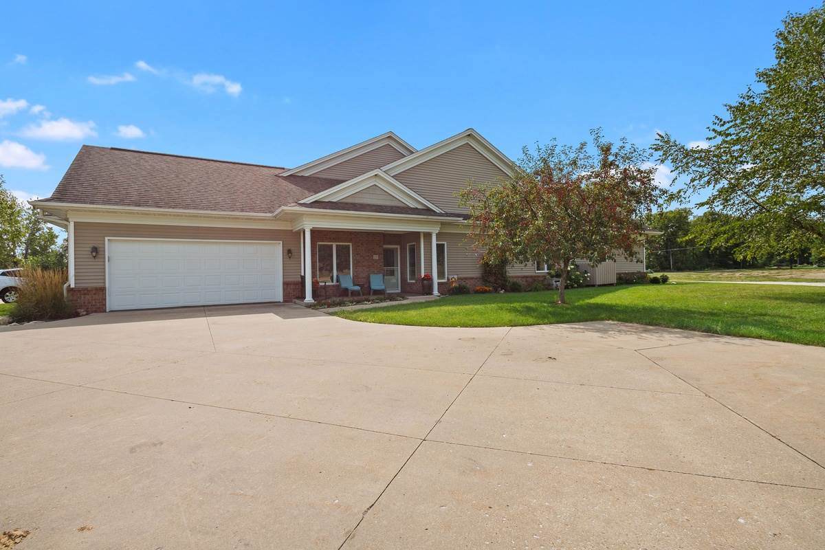 21 Newlyn Cir - Photo 1