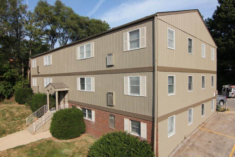 1124 Oakcrest - Photo 1