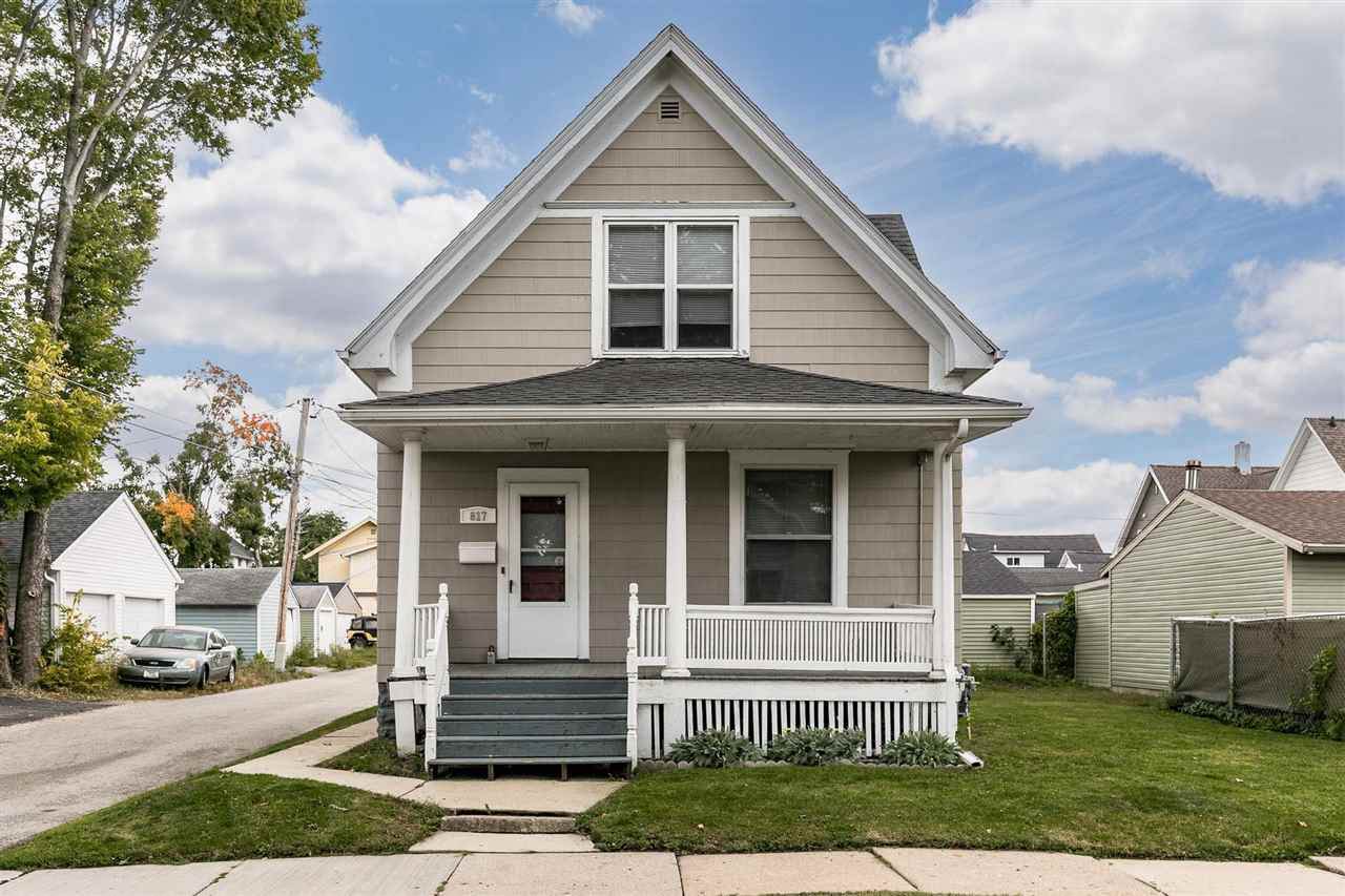 817 8th Ave Sw - Photo 1