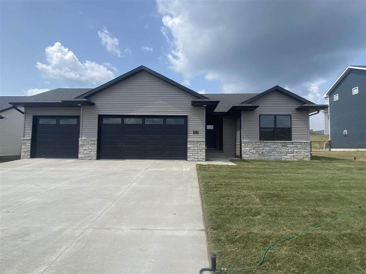 565 Dakota Ave - Photo 1