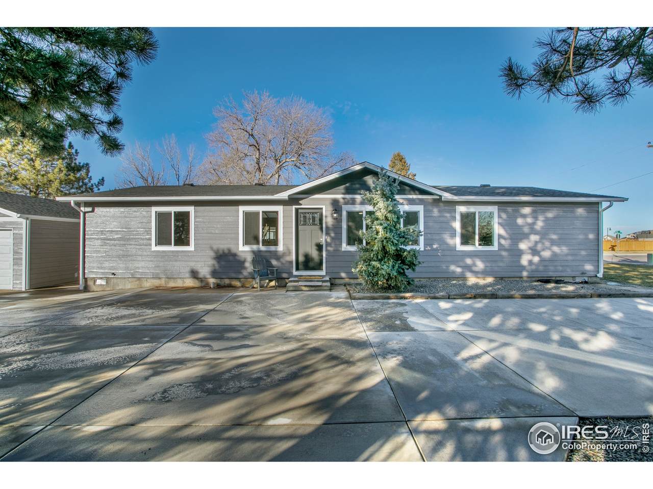 4405 Main St - Photo 1