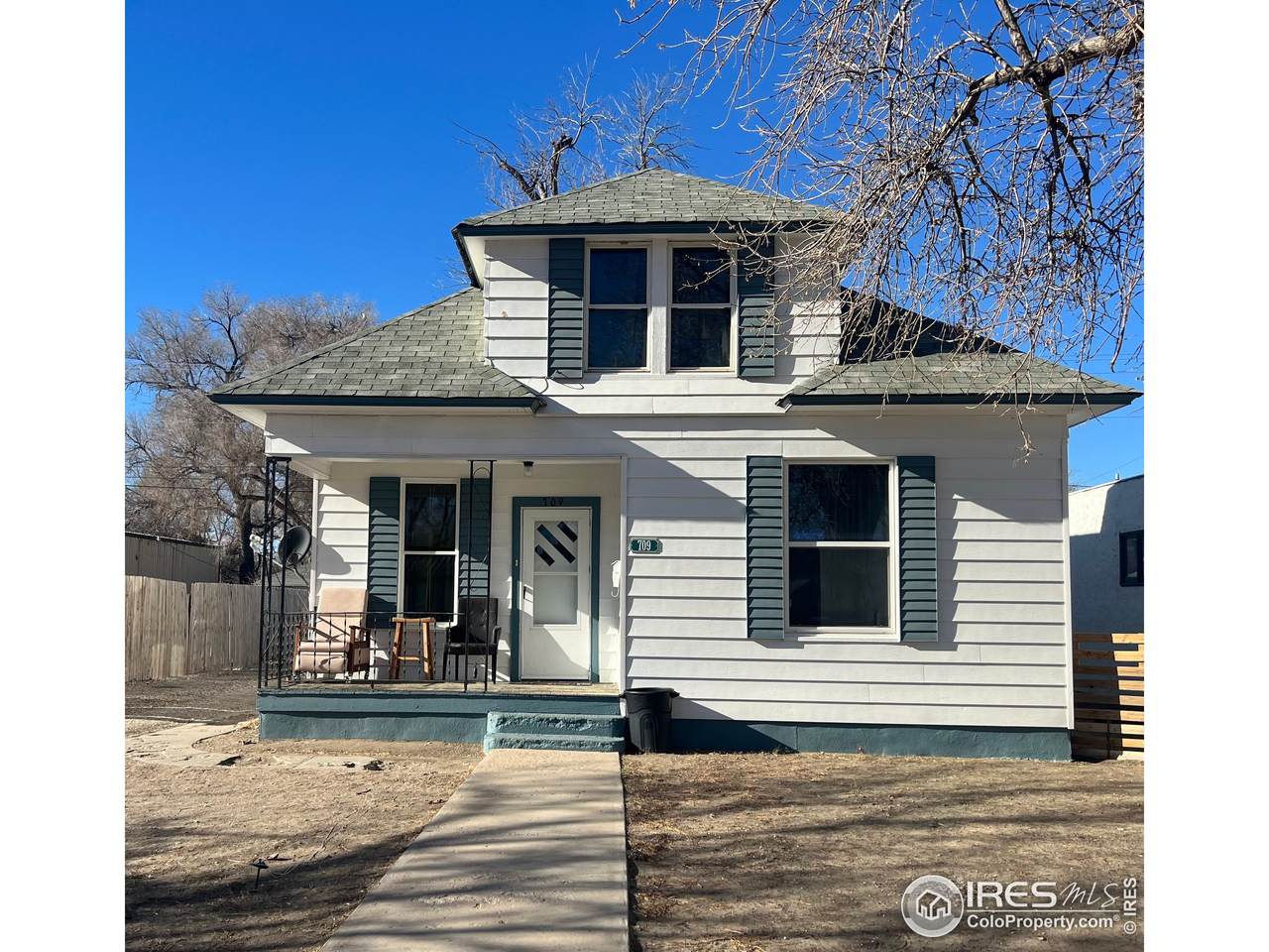 709 Main St - Photo 1