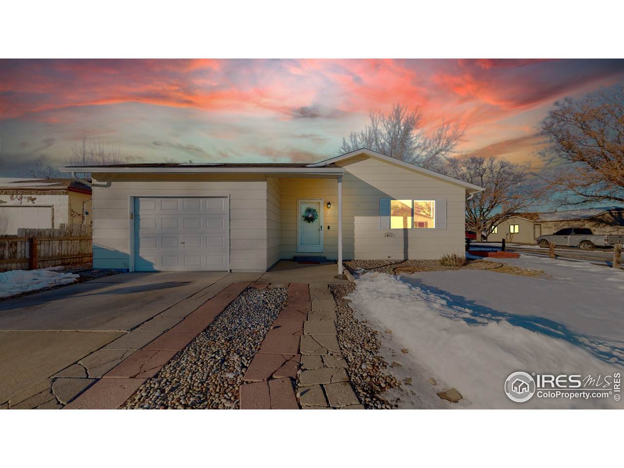 2105 Wedgewood Dr - Photo 1