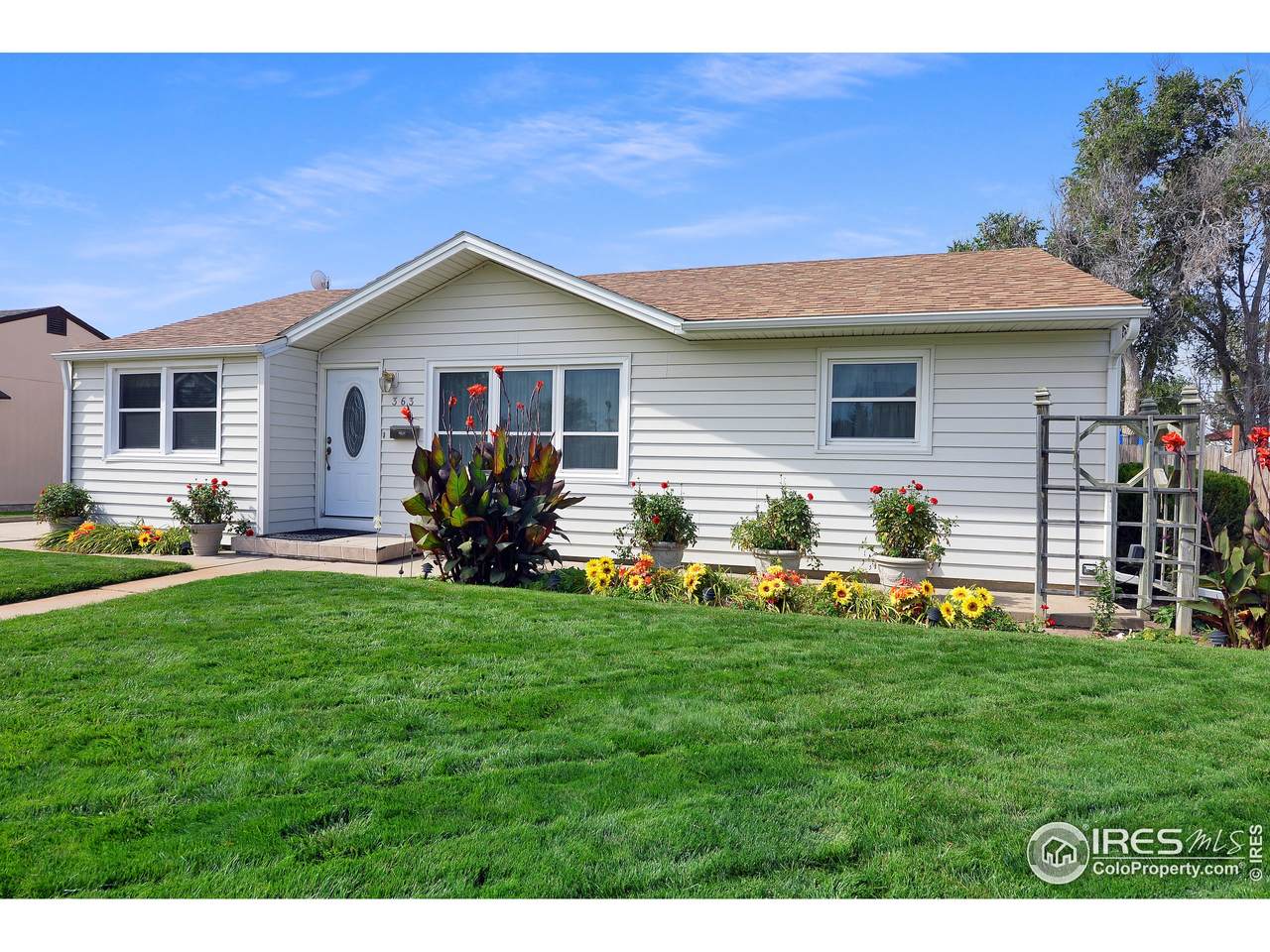 363 Plainview Ave - Photo 1