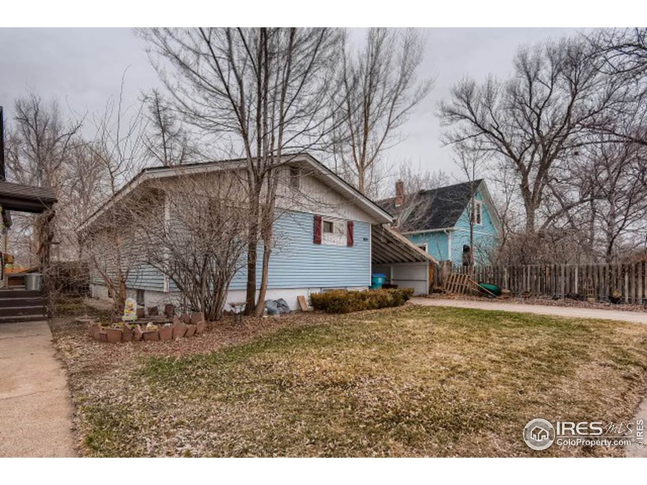 404 Locust St - Photo 1