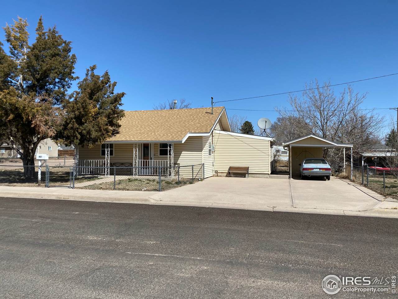 401 2nd St - Photo 1