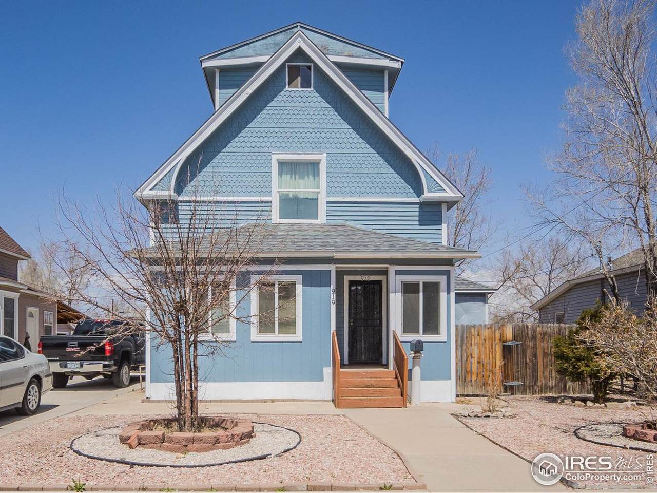 919 5th St - Photo 1