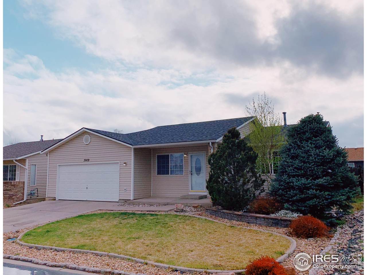 3909 Dove Ln - Photo 1