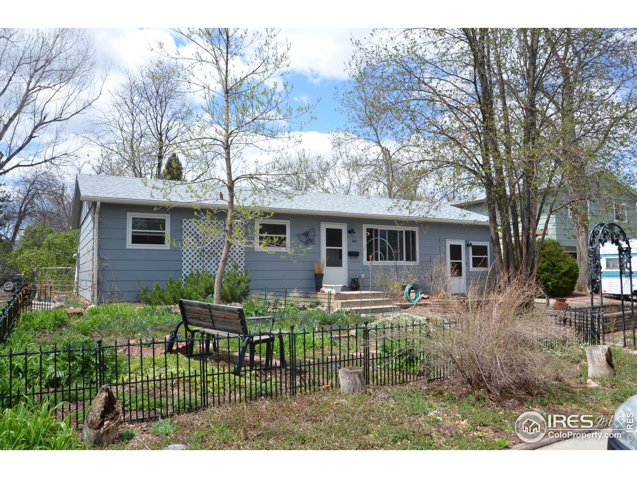 433 Roosevelt Ave - Photo 1