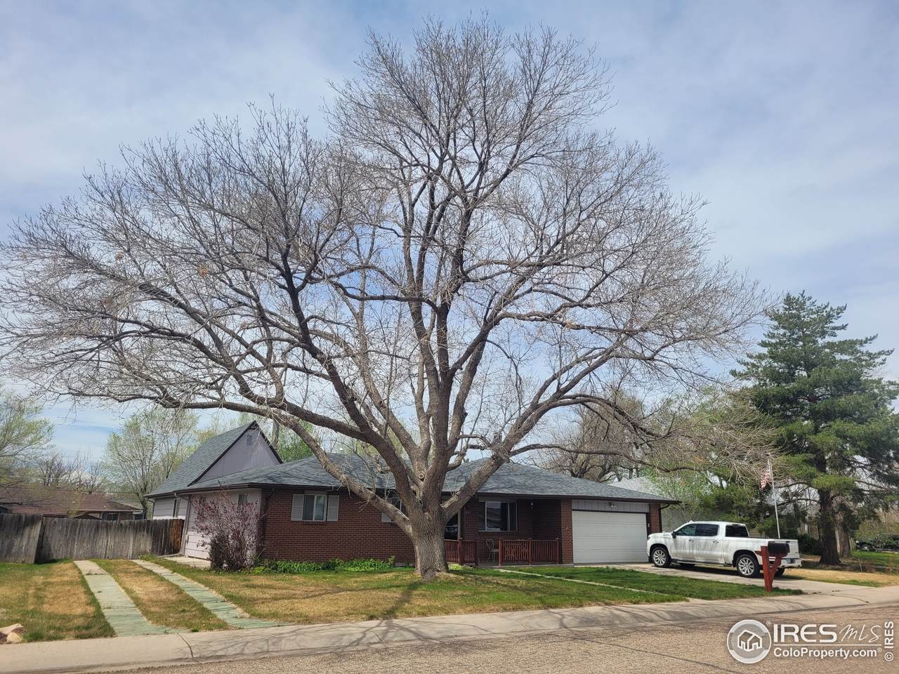 225 19th Ave Ct - Photo 1