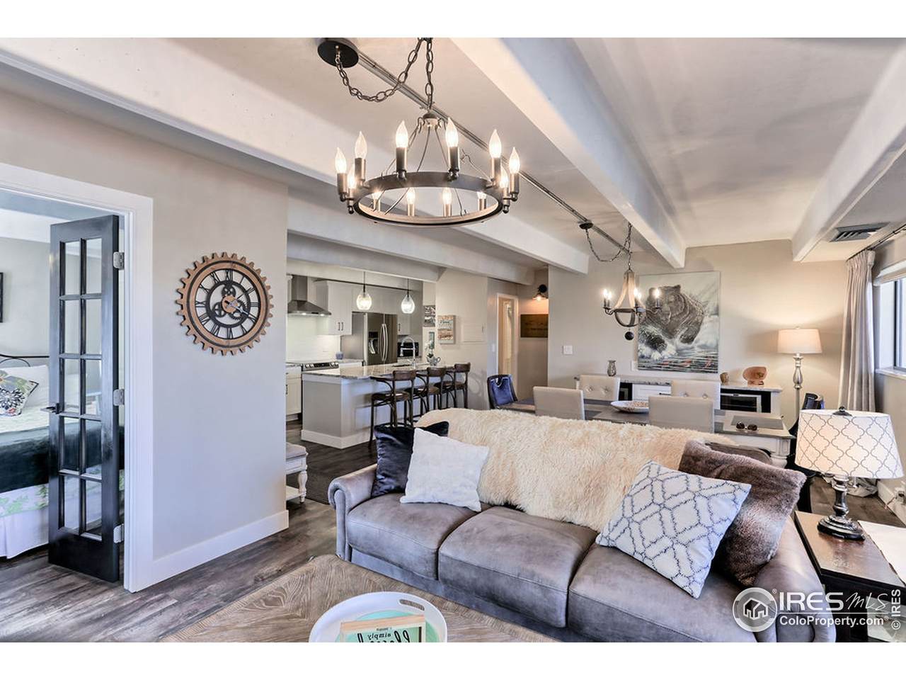415 Howes St - Photo 1