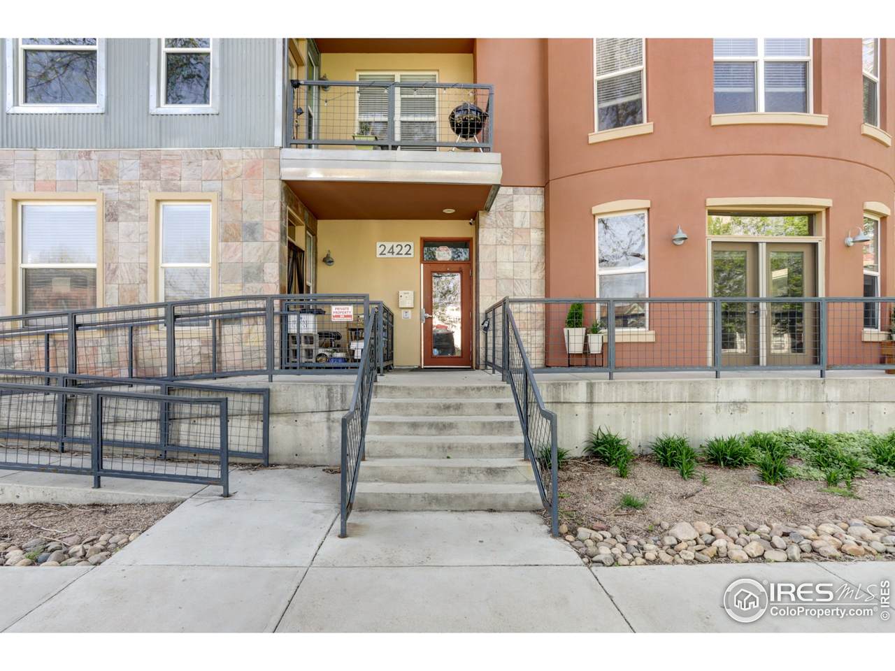2422 Tremont Pl - Photo 1