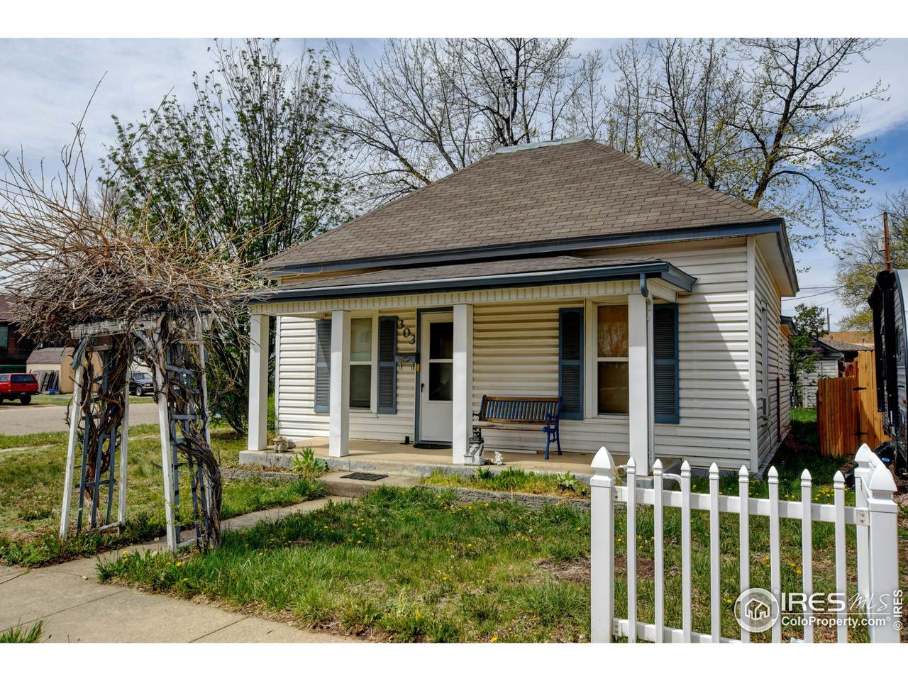 303 Garfield Ave - Photo 1