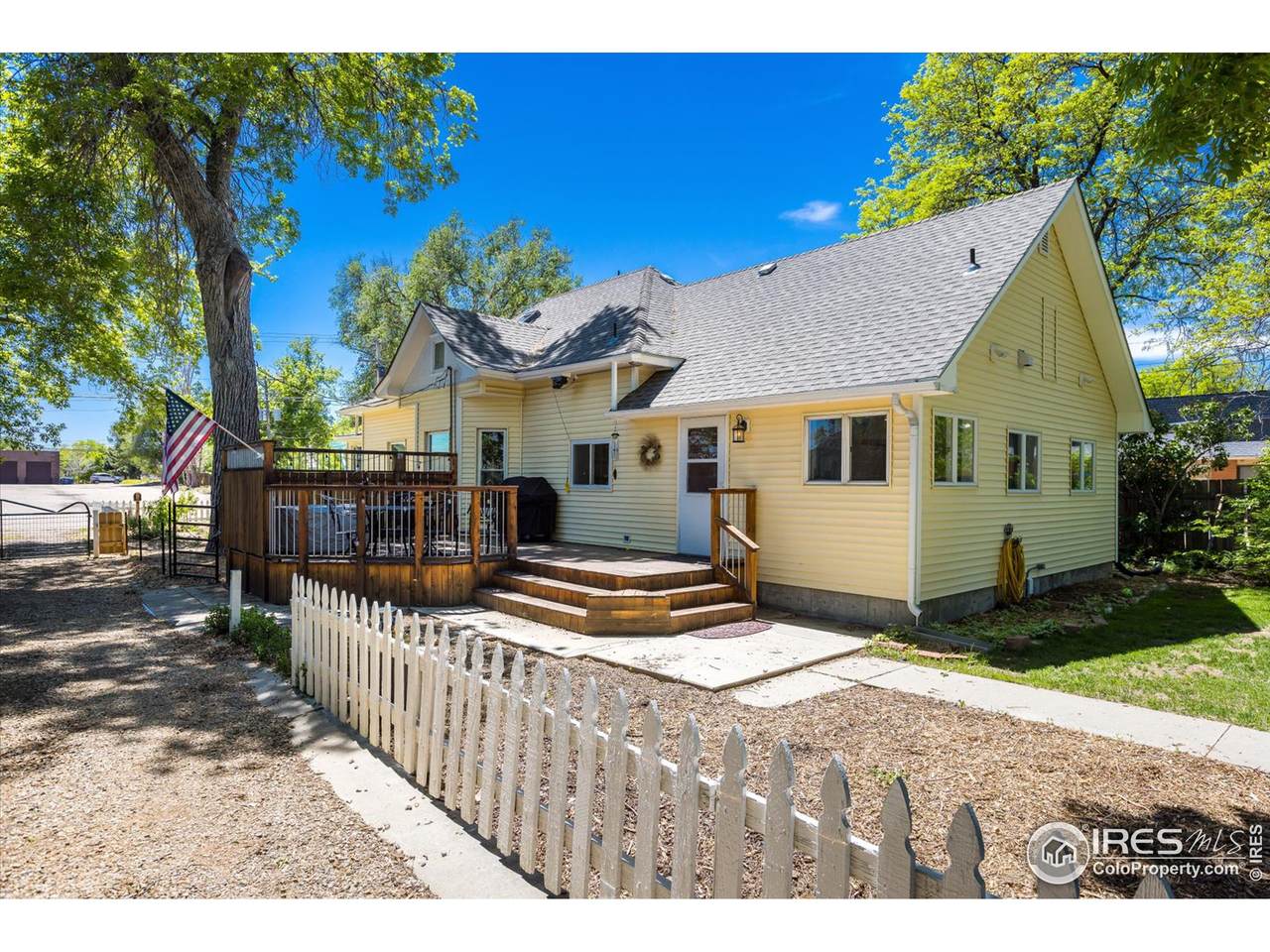 836 15th Ave - Photo 1